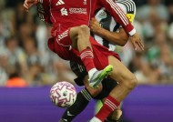 爱游戏-利物浦主场轻松击败对手，保持不败纪录(利物浦58年来首遭联赛主场3连败 成最差卫冕冠军)