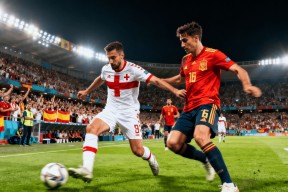 爱游戏体育-国际比赛的足球