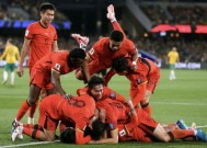 爱游戏官网-亚洲足坛赛事频繁，球队拼尽全力冲刺(亚洲地区足球比赛)