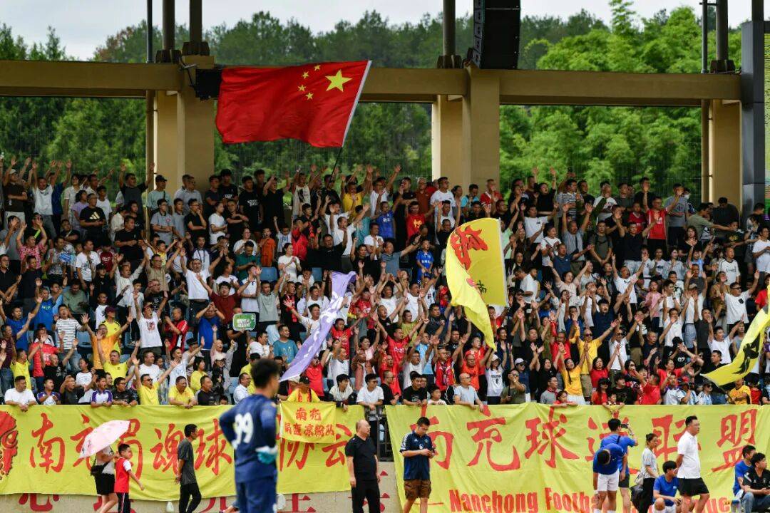 爱游戏-精彩瞬间连连上演,球迷心情激动(球迷的心情) 第1张 爱游戏-精彩瞬间连连上演,球迷心情激动(球迷的心情) 第1张